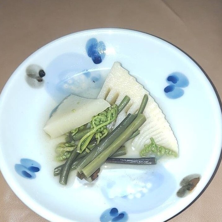 たけのことわらびの煮物
